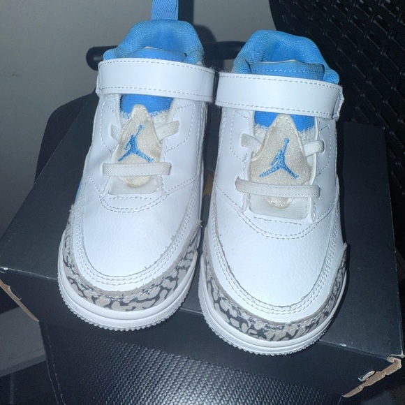 Jordan Spizike Low in White/University Blue/Gray, Size 10C - Picture 2 of 6
